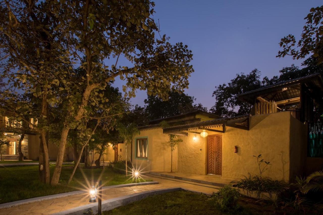 Sterling Padam Pench Hotel Khawasa Exterior photo