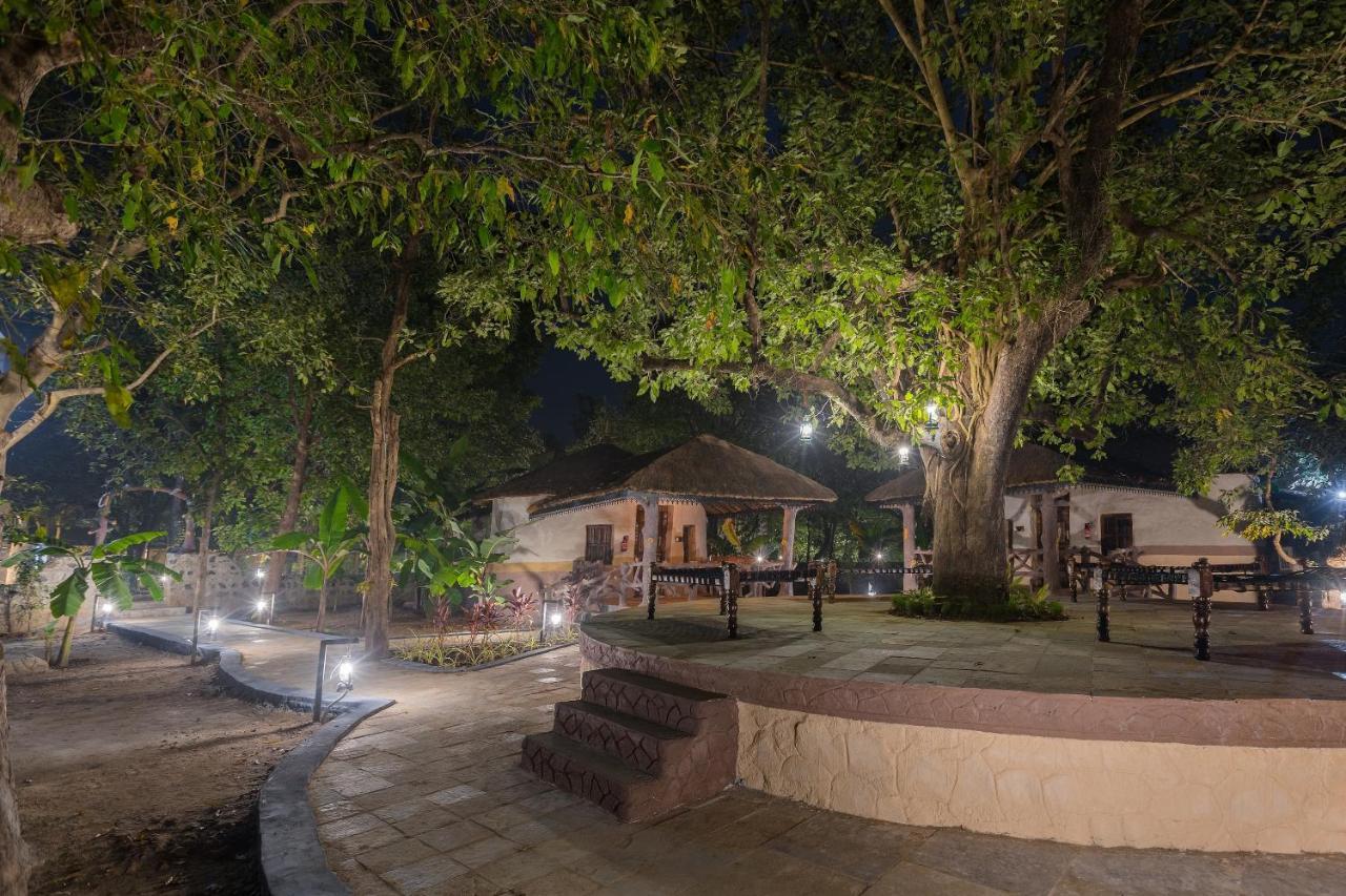 Sterling Padam Pench Hotel Khawasa Exterior photo