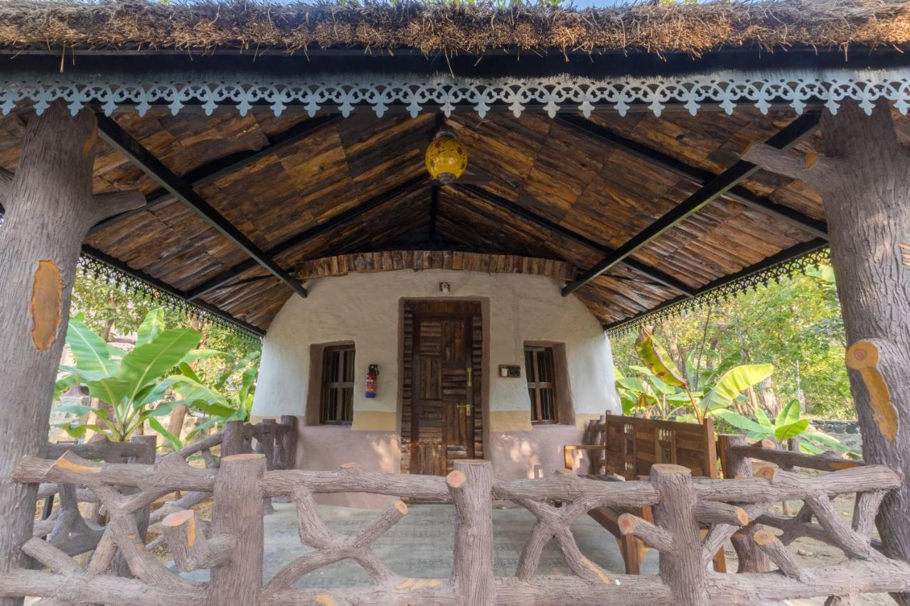Sterling Padam Pench Hotel Khawasa Exterior photo
