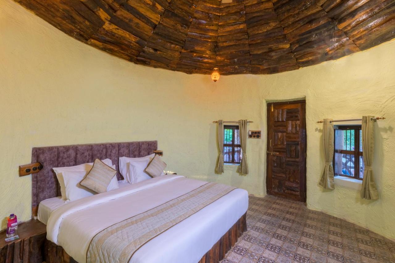 Sterling Padam Pench Hotel Khawasa Exterior photo
